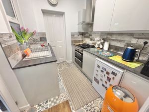 Kitchen- click for photo gallery